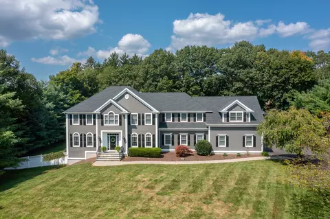 2 Shoreview Ln, Danbury, CT 06811