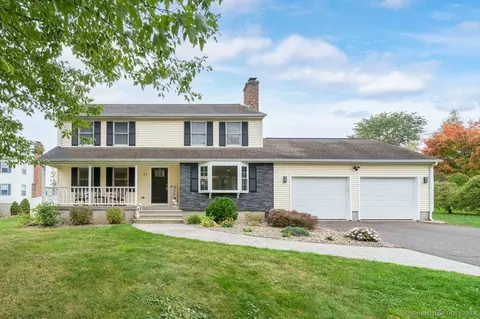 35 Hicksville Rd, Cromwell, CT 06416