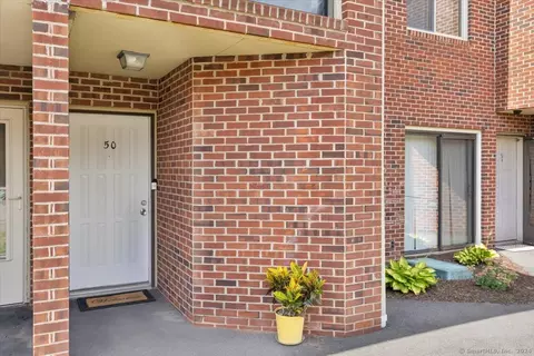 279 Redstone Hill Rd #50, Bristol, CT 06010