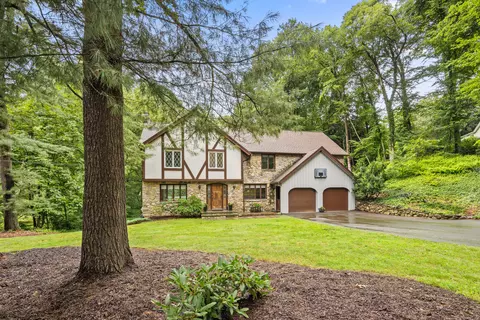83 Brookhaven Dr, Glastonbury, CT 06033