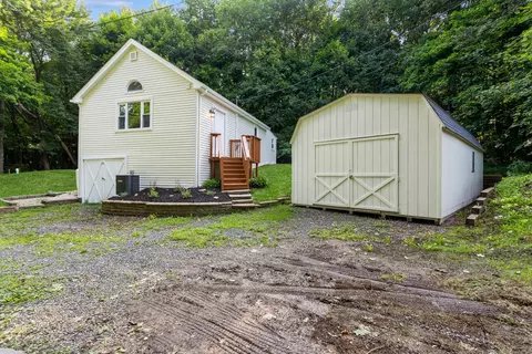 22 Ridge Rd, Bethlehem, CT 06751