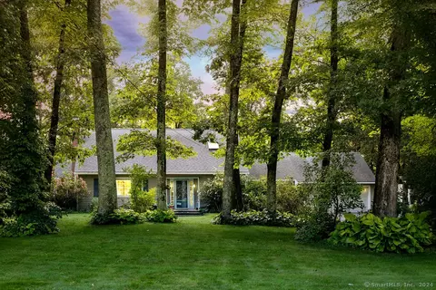 15 Farmstead Ln, Simsbury, CT 06092