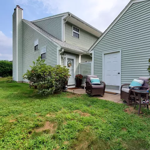 811 Misty Meadow Ln #811, South Windsor, CT 06074