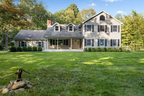 14 Stilson Ln, New Milford, CT 06776