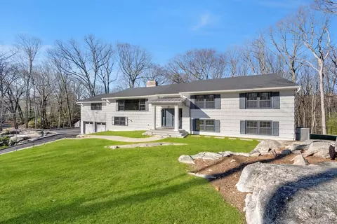 155 Fox Ridge Rd, Stamford, CT 06903