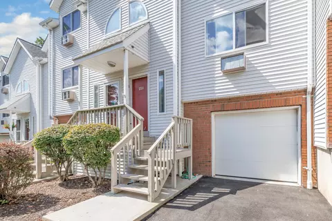 925 Oronoke Rd #21H, Waterbury, CT 06708