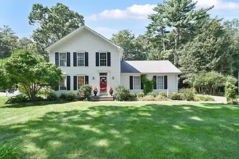 7 Rebecca Ln, Simsbury, CT 06070