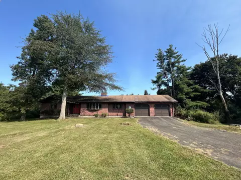 60 Green Hill Rd, Bethany, CT 06524