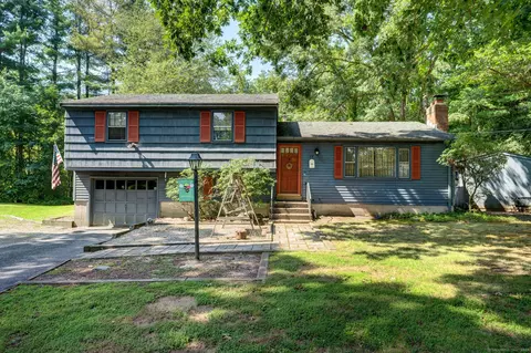 14 Nathan Ct, Plantsville, CT 06479