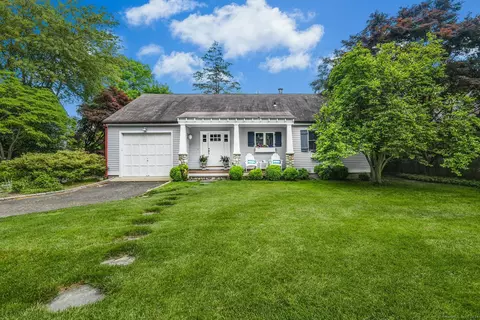 10 Covewood Dr, Norwalk, CT 06853