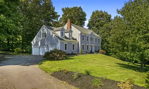 31 Cobblestone Dr, Hamden, CT 06518