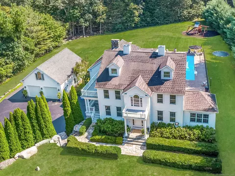 61 High Hill Cir, Madison, CT 06443