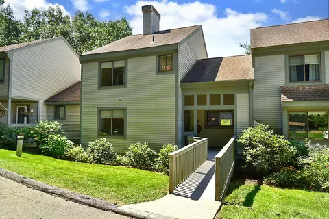 5 Fieldstone Ln #5, Avon, CT 06001