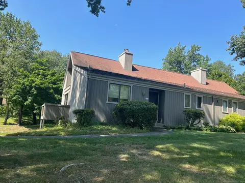 23 Algonquin Ln #A, Stratford, CT 06614