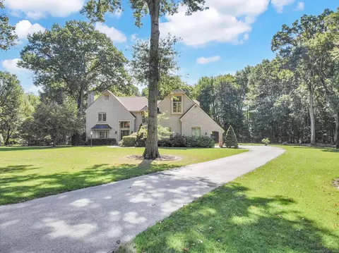 17 Meadow Wood Dr, Suffield, CT 06078