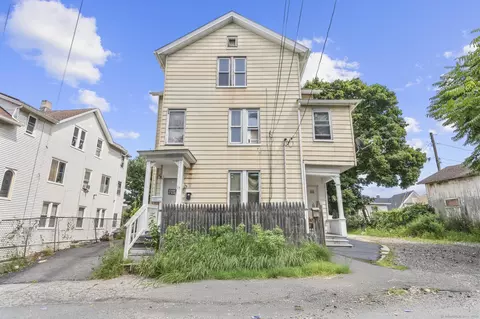 29 James St, Waterbury, CT 06708