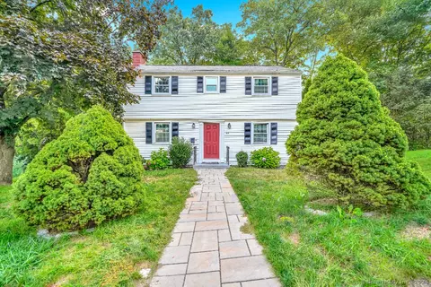 62 Oakdale Ave, Waterbury, CT 06708
