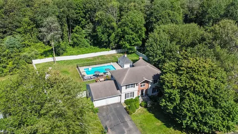 133 Tallwood Dr, Vernon, CT 06066