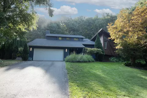 195 Strathmore Dr, Cheshire, CT 06410