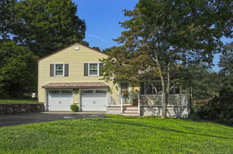 28 Beacon Hill Ter, Shelton, CT 06484