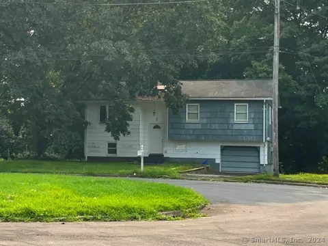2 Heather Rd, Hamden, CT 06518