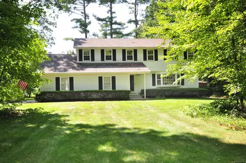3 Fawn Dr, Granby, CT 06035