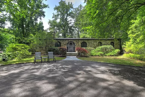 542 Rock Rimmon Rd, Stamford, CT 06903