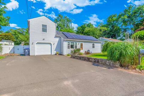 16 Cadwell Pl, Branford, CT 06405