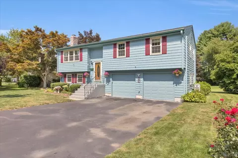 6 Blue Orchard Dr, Middletown, CT 06457