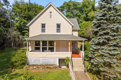 27 Scott St, Norwich, CT 06360