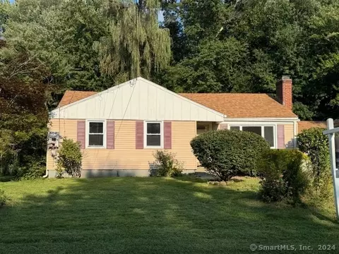 4 Willow Ln, Bloomfield, CT 06002