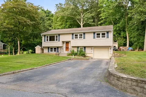 160 Kitemaug Rd, Montville, CT 06382
