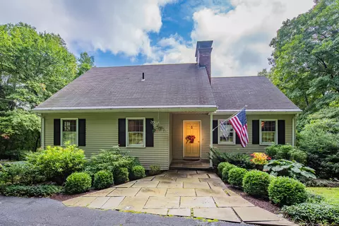 114 Old Town Farm Rd, Woodbury, CT 06798