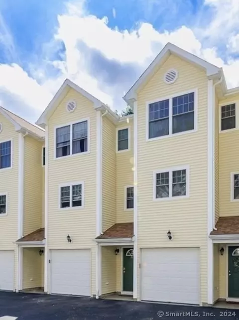 527 W Thames St #11, Norwich, CT 06360