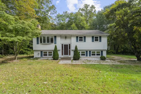 105 Millstream Rd, Amston, CT 06231