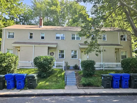 69-75 Woodlawn Cir, East Hartford, CT 06108