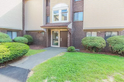 7 Padanaram Rd #C78, Danbury, CT 06811