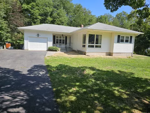 27 Hickory Ln, Essex, CT 06442