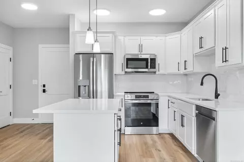 300 Harbour Close #Q, New Haven, CT 06519