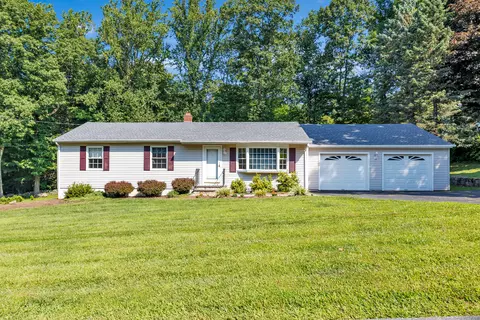 45 Plum Tree Ln, Trumbull, CT 06611