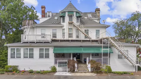 5 Hundley Ct #1C, Stamford, CT 06902