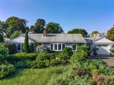 25 Elm St, Old Saybrook, CT 06475