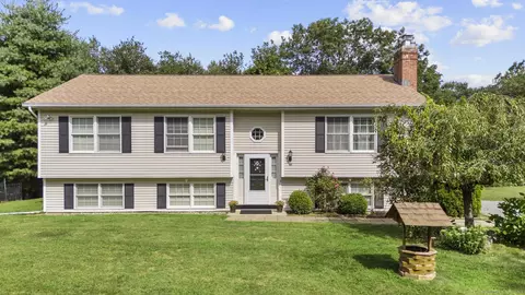 15 Botsford Hill Rd # A, Newtown, CT 06470