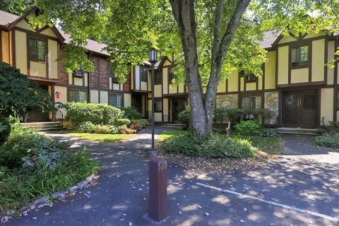 523 Swanson Cres #523, Milford, CT 06461
