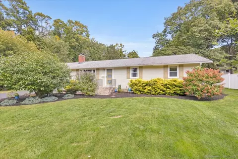41 Mountain Rd, Manchester, CT 06040