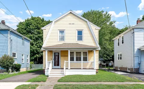 89 Bradley Ave, Hamden, CT 06514