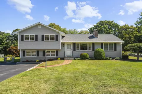 4 Wausau Pl, Stonington, CT 06378