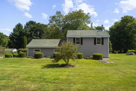 2 Wausau Pl, Stonington, CT 06378