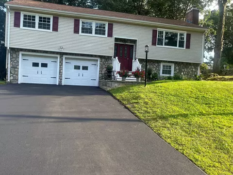 3 Dempsey Ct, Ansonia, CT 06401