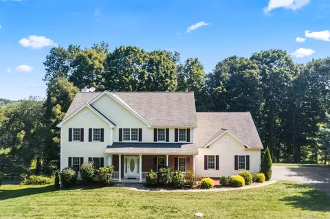 20 Hanover Rd, Newtown, CT 06470